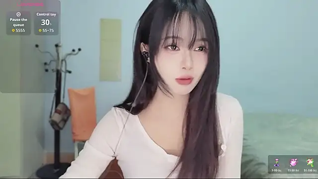 Snapshot of Sue101010 chatting on November 16, 2025, 7:29 pm Sue101010 online show from November 16, 2025, 7:29 pm