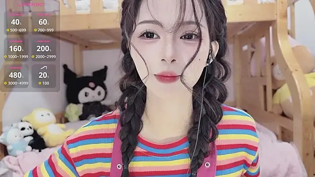 Snapshot of Sue101010 chatting on October 28, 2025, 2:05 pm Sue101010 online show from October 28, 2025, 2:05 pm