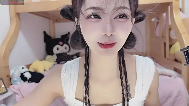 Snapshot of Sue101010 chatting on October 30, 2025, 2:04 pm Sue101010 online show from October 30, 2025, 2:04 pm