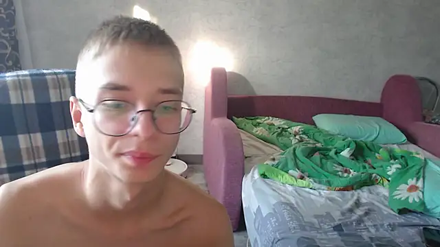 glasses cat online show from September 22, 2025, 5:57 am