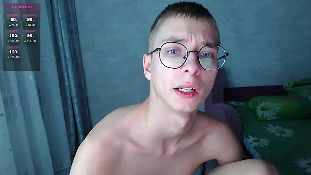 Snapshot of glasses_cat chatting on November 24, 2025, 8:20 pm glasses cat online show from November 24, 2025, 8:20 pm