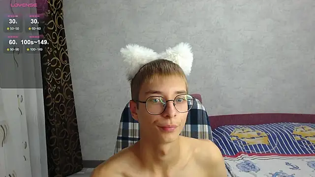 glasses cat online show from September 9, 2025, 5:22 pm