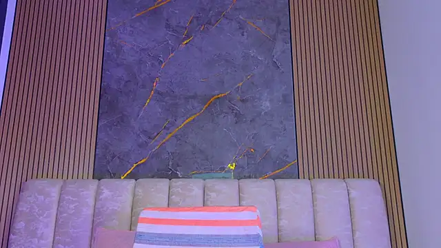 Snapshot of mia_scot chatting on December 19, 2025, 11:56 am mia scot online show from December 19, 2025, 11:56 am