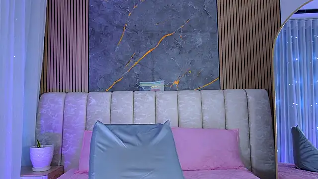 Snapshot of mia_scot chatting on April 8, 2026, 11:55 am mia scot online show from April 8, 2026, 11:55 am