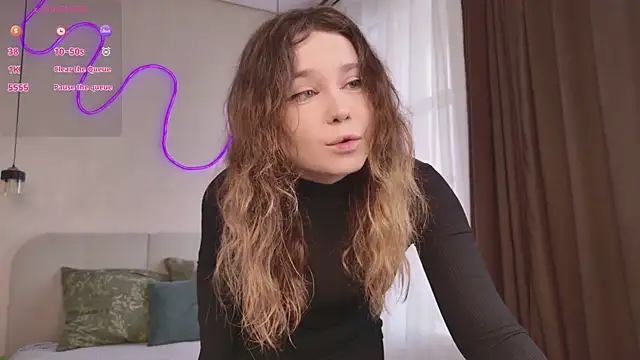 Lina Glow online show from April 28, 2026, 6:51 am