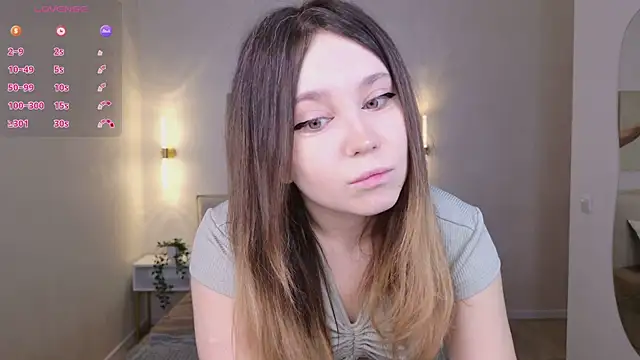 Lina Glow online show from April 21, 2026, 6:42 am