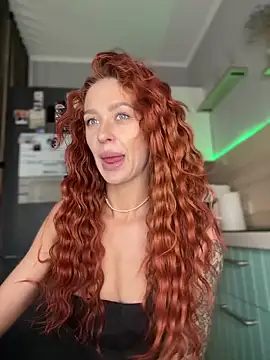 Snapshot of LittleFox___ chatting on February 3, 2026, 6:40 am LittleFox online show from February 3, 2026, 6:40 am