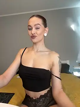 LittleFox    online show from September 24, 2025, 6:53 am