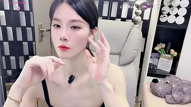 Snapshot of Yueyue-MM chatting on May 21, 2026, 2:25 pm Yueyue-MM online show from May 21, 2026, 2:25 pm
