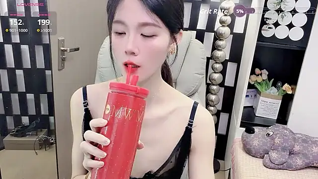 Snapshot of Yueyue-MM chatting on May 4, 2026, 1:20 am Yueyue-MM online show from May 4, 2026, 1:20 am