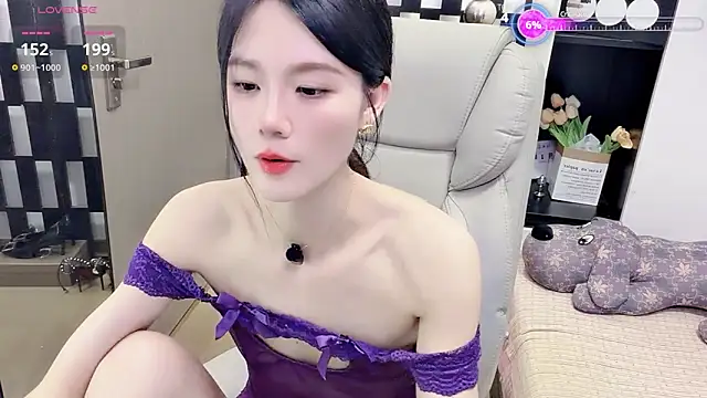Snapshot of Yueyue-MM chatting on May 8, 2026, 2:10 pm Yueyue-MM online show from May 8, 2026, 2:10 pm