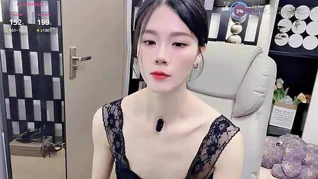 Snapshot of Yueyue-MM chatting on May 11, 2026, 2:35 am Yueyue-MM online show from May 11, 2026, 2:35 am