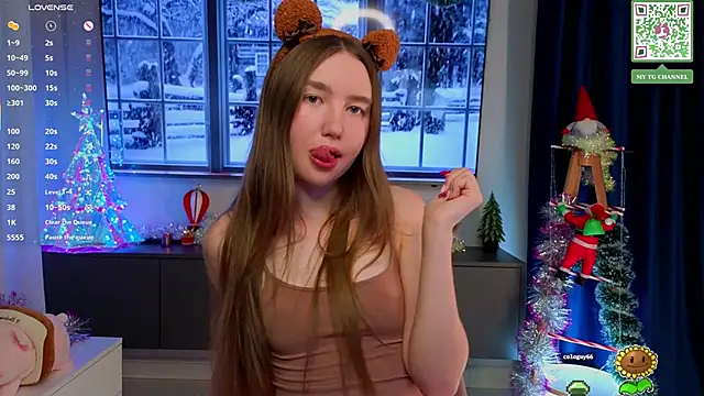 ElfredaTupy online show from December 14, 2025, 7:41 pm