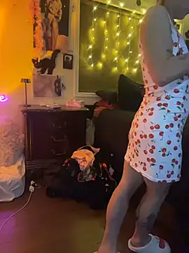 d3luluxx online show from November 15, 2025, 7:45 am