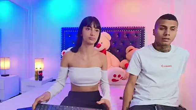 Snapshot of Damian_and_roxanne chatting on October 9, 2025, 12:28 pm Damian and roxanne online show from October 9, 2025, 12:28 pm