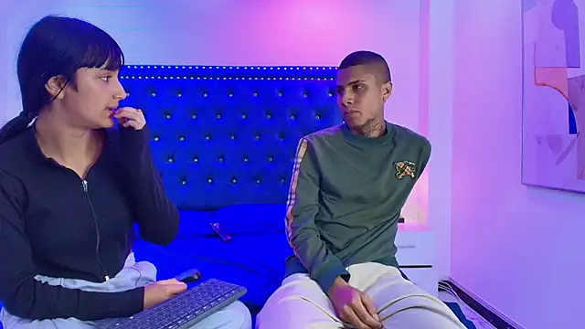 Snapshot of Damian_and_roxanne chatting on December 4, 2025, 12:48 pm Damian and roxanne online show from December 4, 2025, 12:48 pm