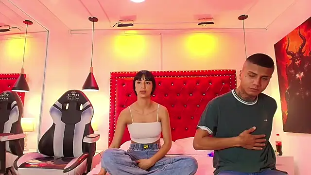 Snapshot of Damian_and_roxanne chatting on November 1, 2025, 12:32 pm Damian and roxanne online show from November 1, 2025, 12:32 pm