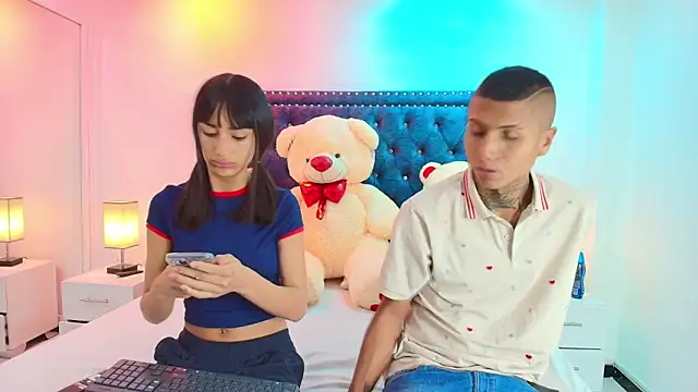 Snapshot of Damian_and_roxanne chatting on October 8, 2025, 12:39 pm Damian and roxanne online show from October 8, 2025, 12:39 pm