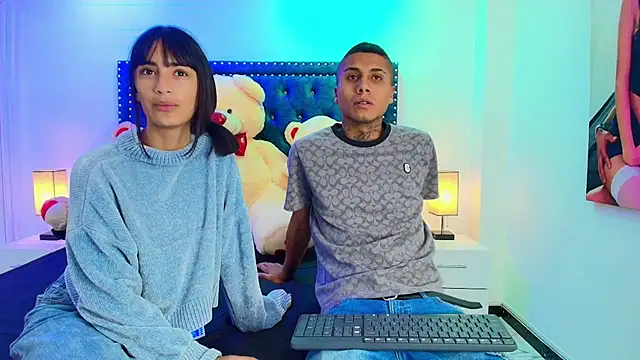 Snapshot of Damian_and_roxanne chatting on October 15, 2025, 12:35 pm Damian and roxanne online show from October 15, 2025, 12:35 pm