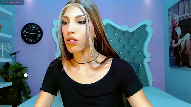 Snapshot of Honey_Moontsts chatting on March 28, 2026, 11:44 am Honey Moontsts online show from March 28, 2026, 11:44 am