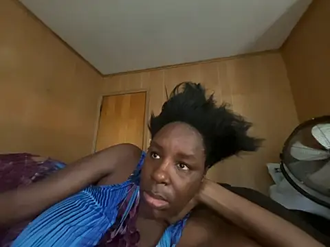 saltlightEmber online show from November 3, 2025, 6:22 pm