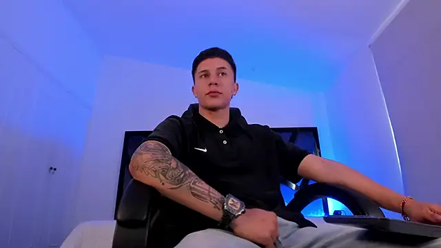 liaamsmiith  online show from December 5, 2025, 12:15 pm