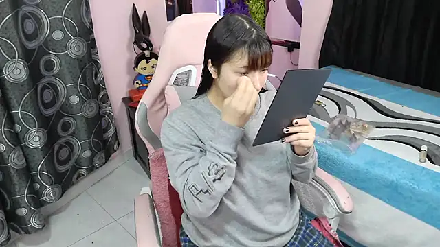 Zulema R1 online show from April 13, 2026, 10:47 pm