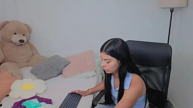 valerihouse online show from October 4, 2025, 10:44 pm