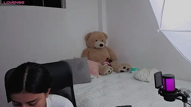 Snapshot of valerihouse chatting on January 13, 2026, 1:31 am valerihouse online show from January 13, 2026, 1:31 am