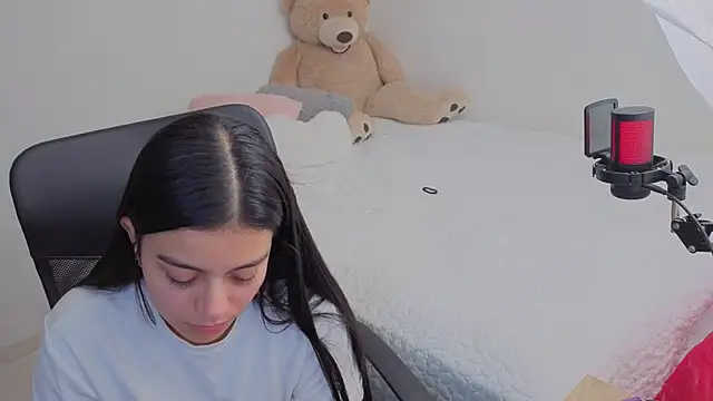 Snapshot of valerihouse chatting on February 7, 2026, 1:02 am valerihouse online show from February 7, 2026, 1:02 am