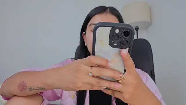 valerihouse online show from October 8, 2025, 12:34 am