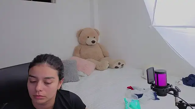 Snapshot of valerihouse chatting on January 14, 2026, 12:58 am valerihouse online show from January 14, 2026, 12:58 am