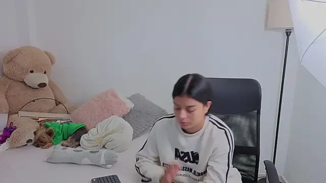 valerihouse online show from September 19, 2025, 12:58 am