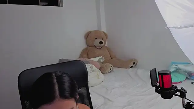 Snapshot of valerihouse chatting on March 3, 2026, 1:01 am valerihouse online show from March 3, 2026, 1:01 am