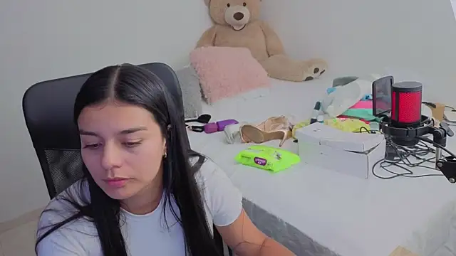 Snapshot of valerihouse chatting on February 22, 2026, 12:57 am valerihouse online show from February 22, 2026, 12:57 am