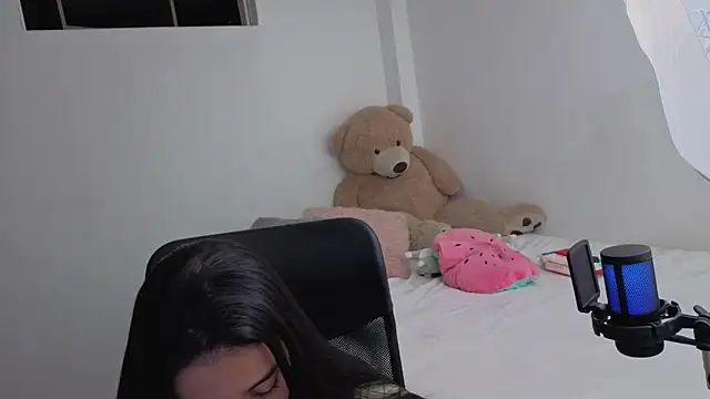 valerihouse online show from April 12, 2026, 12:47 am