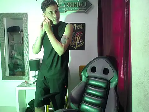 Snapshot of g0lden_boss chatting on November 20, 2025, 1:56 pm g0lden boss online show from November 20, 2025, 1:56 pm