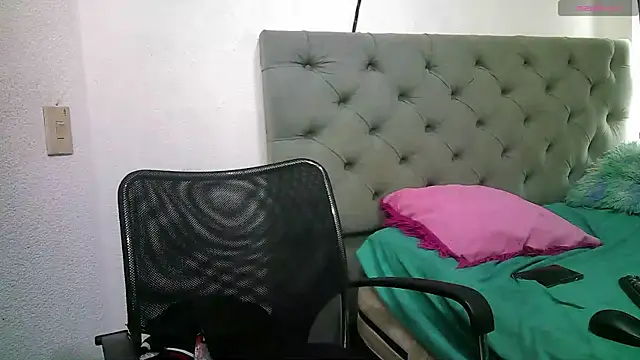 Snapshot of g0lden_boss chatting on October 30, 2025, 5:10 pm g0lden boss online show from October 30, 2025, 5:10 pm