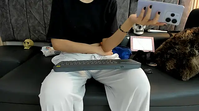 Snapshot of Rowan_Mills chatting on September 17, 2025, 9:39 pm Rowan Mills online show from September 17, 2025, 9:39 pm