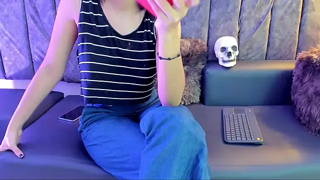 Snapshot of Rowan_Mills chatting on September 23, 2025, 8:16 pm Rowan Mills online show from September 23, 2025, 8:16 pm