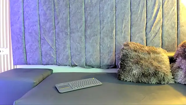 Snapshot of Rowan_Mills chatting on September 27, 2025, 9:21 pm Rowan Mills online show from September 27, 2025, 9:21 pm