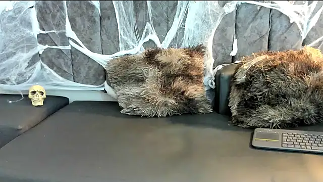 Snapshot of Rowan_Mills chatting on October 13, 2025, 8:43 pm Rowan Mills online show from October 13, 2025, 8:43 pm