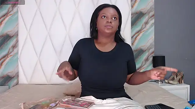 PenelopeBoobss online show from September 19, 2025, 5:06 pm