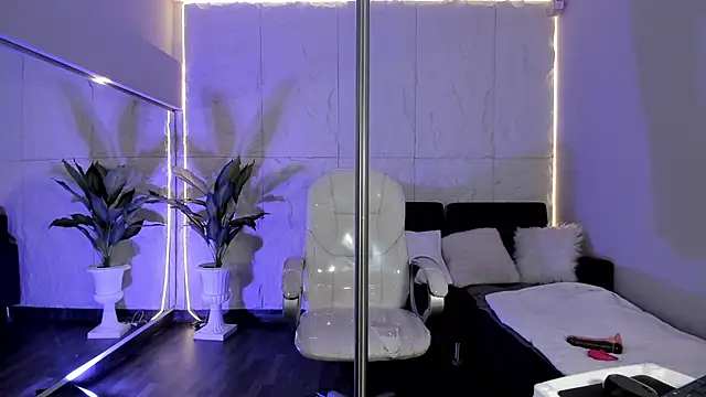 AariaLove online show from November 27, 2025, 10:43 pm