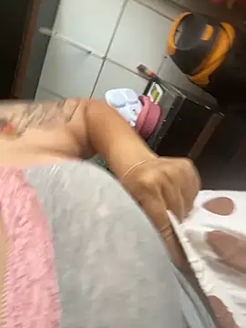 bruna438 online show from September 27, 2025, 1:39 pm