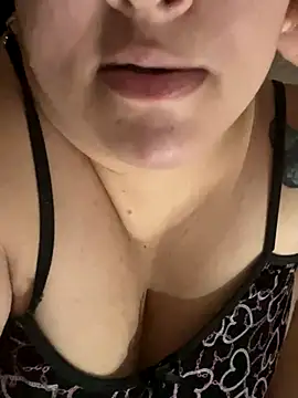 bruna438 online show from November 26, 2025, 8:36 am