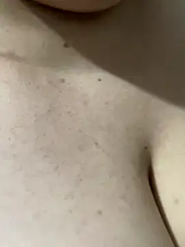 bruna438 online show from September 17, 2025, 10:01 pm