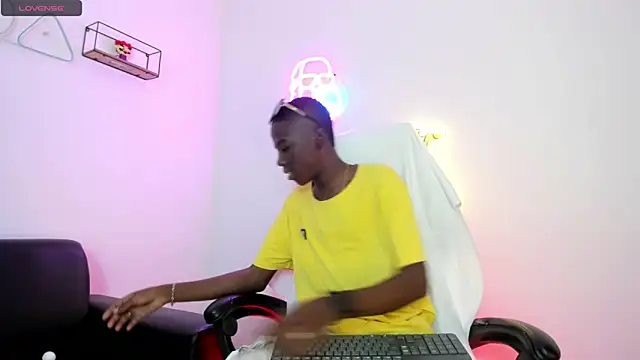 Snapshot of Alan_blacke chatting on October 30, 2025, 7:55 pm Alan blacke online show from October 30, 2025, 7:55 pm