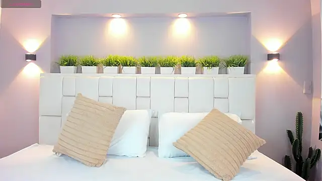 LunnaBlake online show from December 18, 2025, 4:17 am