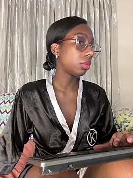 Snapshot of AmyRoss_1 chatting on October 3, 2025, 9:27 pm AmyRoss 1 online show from October 3, 2025, 9:27 pm